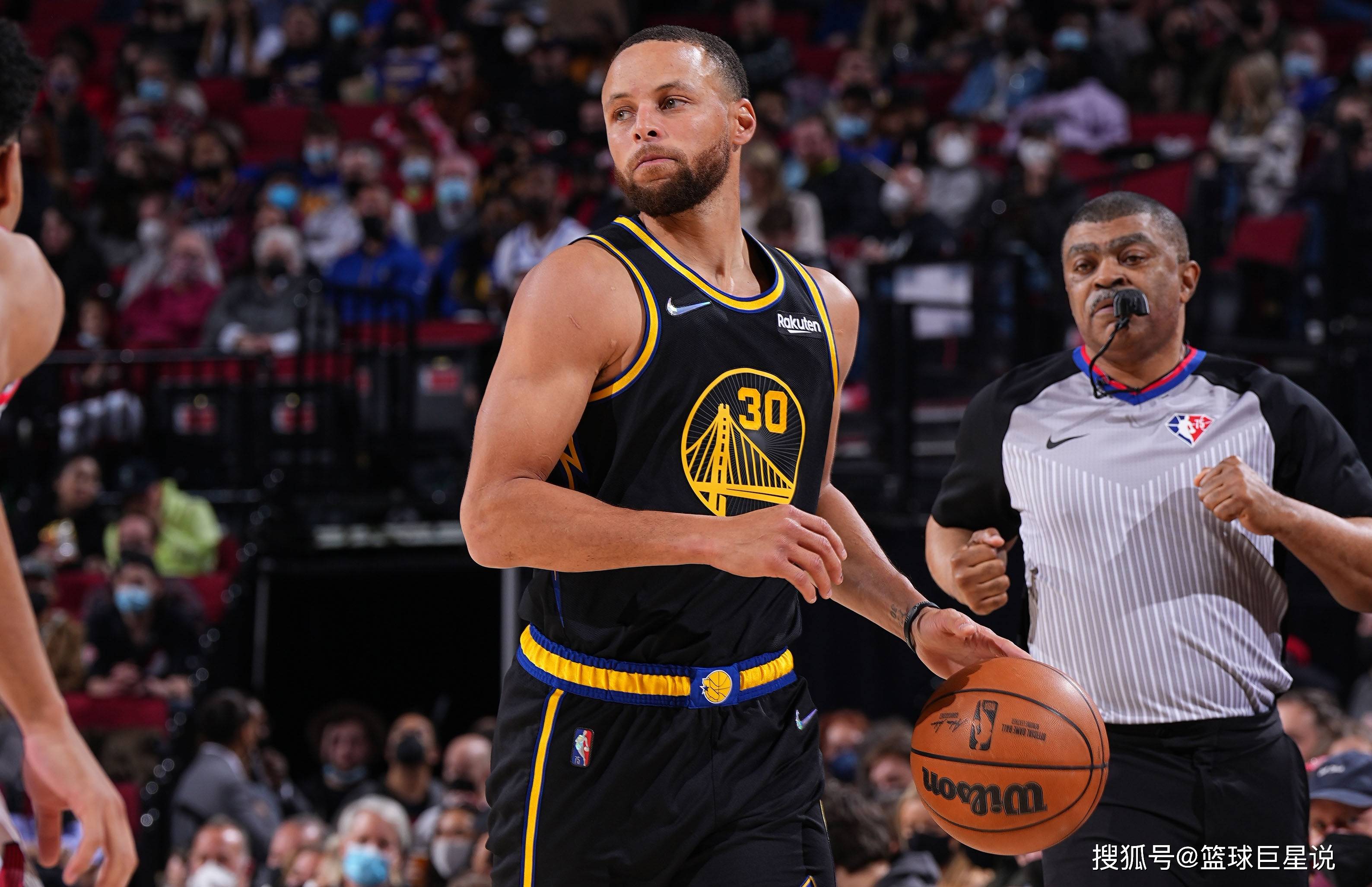 九游登录入口-库里重返赛场，最后时刻胜出首场状态出色，拜仁观众沸腾！全场沸腾不已(库里比赛集锦)