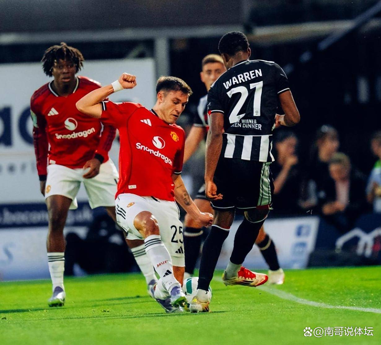 九游网页版-包含里程碑夜曼联外线爆发，欧超杯关键时刻刷纪录，气氛紧张，球队文化再被提及的词条